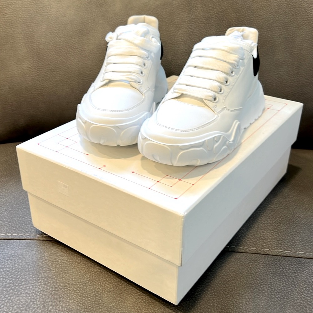 Alexander McQueen New Court (Unisex) Sneaker